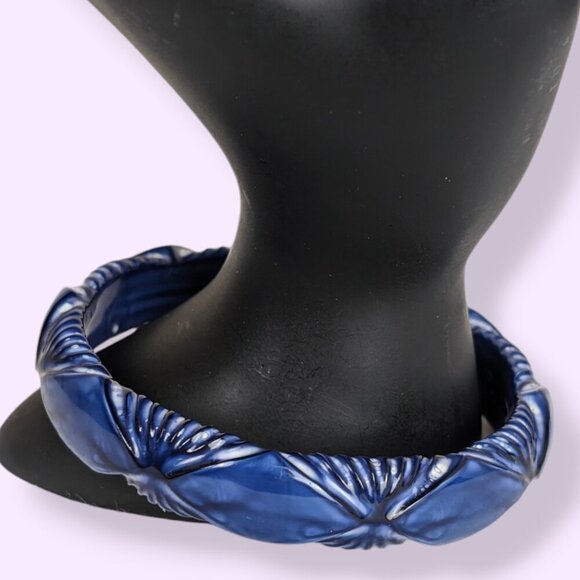 (2/$20) Vintage Blue Detailed Bangle - Picture 2 of 4